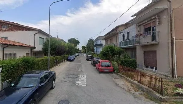 Fano, strangola la moglie e tenta il suicidio. Il delitto scoperto da un figlio